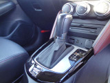 AT車のシフトまわりや操作部も確認できます。