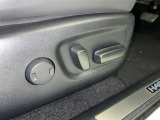 パワーシート搭載。微妙な調整が手軽にでき、ピッタリのポジションで運転することが可能です。