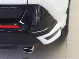 《インテリジェンスクリアランスソナー》駐車時など、低速走行時における衝突を緩和(ブレーキとアクセルを踏み間違えても、被害軽ブレーキをかける装置です。