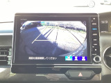バックモニター付きで、車庫入れやバック時の後方確認をしっかりサポート。モニターに映し出される映像で死角も確認しやすく、狭い場所での駐車や後退時の操作をより安心して行えます。