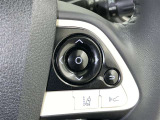 ステアリングスイッチ付き。前方から目を離すことなく操作することが可能です。