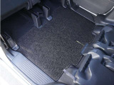 【フロアマット】フロアマットもキレイな状態となっております。ご納車前にも徹底的に洗浄・掃除した後ご納車させていただきます。お近くのホンダカーズ総社までお越しください。