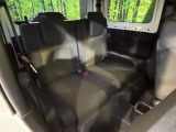 後部座席も気になるようなキズ・汚れやへたり等、大きなダメージはなく、良好な状態です。