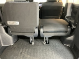 載せるものに合わせて、自由自在にシートを調整。長めの荷物も、大きな買い物も、工夫次第でスッキリ収まります。使い方次第で楽しみが広がる空間です。