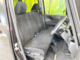 運転席まわりには十分なスペースがあり、大柄な方でもゆったり運転していただける環境です。