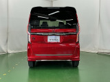 後席の窓には外から車内が見えにくくなるプライバシーガラスを採用。周りを気にせずリラックスして過ごせます
