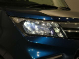 LEDヘッドライトです。デザイン性がよくとても明るいので、夜間の走行や悪天候でも安心です。しかも長寿命!