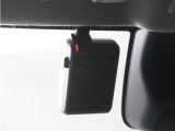 ◆ドライブレコーダー◆映像・音声などを記録する自動車用の装置です。 もしもの事故の際の記録はもちろん、旅行の際の思い出としてドライブの映像を楽しむことができます。
