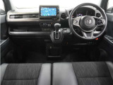 ◆インテリアパネル◆視界広々で非常に運転しやすくロングドライブでも疲れを感じさせないすっきりとまとまったインパネ周りです。