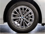 【BMWアロイホイル】軽量かつ強度に拘ったアロイホイル。走行性能ポテンシャルを引き出す設計。車の足元を引き締めてくれる大きなポイントはアロイホイルです。