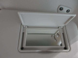 運転席側にバニティミラー付いています。ちょっとした身だしなみをチェックできます