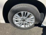 スタイリッシュな純正16インチアルミホイール!タイヤサイズは205/60R16です!