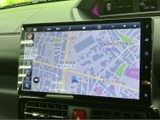 地図が画面いっぱいに表示され、周辺の道路や現在地を確認しやすい画面構成です。拡大縮小の案内も見やすく、初めて訪れる場所への移動や、日常のお出かけのルート確認に役立ちます。