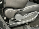 【運転席シートリフター】運転席の座面の高さを調整!視界の良い位置に高さを調整することで、運転の安全性が向上します☆