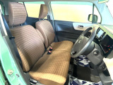 運転席シート廻りは使用感も少なく、良好な状態となっています。丁寧に使われていたことがよくわかりますね。