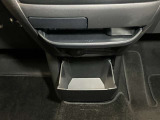 お気に入りのCDなどが収納できる格納式ボックス★