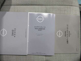 取扱い説明書 整備記録簿です前オ-ナ-の整備歴がわかるため無駄な部品。工賃が発生せず効率の良い整備が行えますまた丁寧に乗っていた証拠でもありますので車両状態の信頼性にもつながってまいります