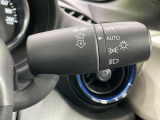 【オートライト】周りの明るさに応じて自動でヘッドライトの点灯・消灯ができる機能です!ライトの付け忘れ・消し忘れなどが無くなり、雨の日や夕方の走行も安心!トンネル通過時も便利ですね♪