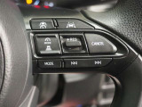 レーダークルーズコントロール(全車速追従機能付)付きです。車速に応じて追従支援してくれるので、ロングドライブも快適です。詳細は販売店スタッフまでおたずねください。