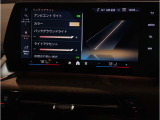 【ⅰドライブナビゲーション】文字情報も鮮明に表示する高解像度カラーディスプレイを採用。視認性に優れた地図デザインと特徴的な建造物を目印にした描写表示で現在位置を把握できます。地図データの更新も可能です