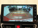 【バックカメラ】 駐車時に車両後方の様子を見ることができるので、運転の不安を軽くします。
