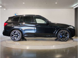 ☆BMWの前後重量配分50:50はエンジン自体をフロントタイヤよりも後ろにずらし、通常はエンジンルーム内に搭載される重量物であるバッテリーをトランクに移動させるなどして実現されています☆