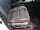 パワーシート搭載。微妙な調整が手軽にでき、ピッタリのポジションで運転することが可能です。