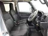 見通しのよいすっきりとした視界で、誰でも運転しやすいです。運転のしやすさは疲れにくさにも繋がりますよ♪