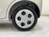 タイヤの溝もしっかりありますので、乗り出しで余計な費用が掛かることもありませんね。