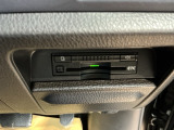 【ETC車載器】高速道路の料金所を、止まらずスムーズに通過。小銭を用意する手間も、窓を開けるわずらわしさもありません。遠出をグッと身近にしてくれる快適ドライブの必須アイテムです。