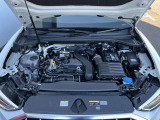 FSIは「Fuel Stratified Injection」の略で、直噴システムを指します。従来のポート噴射に比べて燃料を直接シリンダー内に噴射することで、燃焼効率が向上します。これにより、燃費の改善、排出ガスの削減が可能。