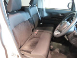 高いホールド性で運転姿勢が安定します。長距離ドライブでも疲れにくいのが魅力です。快適なドライビングライフをお送りください♪