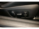 Mスポーツ・シートは運転席・助手席ともに電動調整式。シートヒーター・ベンチレーションも備え、快適な室内環境をサポートします。