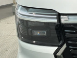 LEDヘッドライトは、点灯の瞬間から最大光量を発揮し、突然暗くなるトンネルなどでの安定感を高めます。
