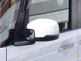【ドアミラーウインカー】ドアミラーにウインカーを装備しています。対向車に自身の進行方向を合図し安全に運転できます。