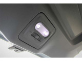 「LEDリヤゲートランプ」も装備、夜間など暗い時間帯にラゲッジの荷物を探したりするのに便利です
