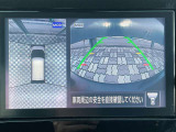 アラウンドビューモニター。前後左右の4つのカメラで車を上から見たような映像をナビ画面に映すので人や物を確認できとても安全です。