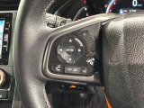 ステアリングにオーディオ操作スイッチが付いています。オーディオ画面に直接タッチしなくても操作が出来ますので、運転に集中できます。