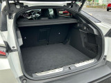 幅と奥行きもある大容量のカーゴルームは通常で約536L、リアシートバックをすべて倒せば約1,611?のスペースが生まれます。