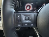 オーデイオやナビのコントロールができるスイッチ、運転中は手を放さず手元で操作可能なんです!