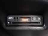 ETC付。高速道路の料金所はキャッシュレスで通過です。サービスエリア等にあるスマートインターの出入りも利用可能でとっても便利。ご納車後すぐにお使い頂けるようセットアップしてのお渡しとなります。