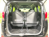 積み下ろしのしやすいデッキにはたっぷりと荷物を積み込んでいただけます。遊びから仕事まで、様々なシーンで頼れます♪