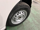 タイヤの山の残りをご確認ください。