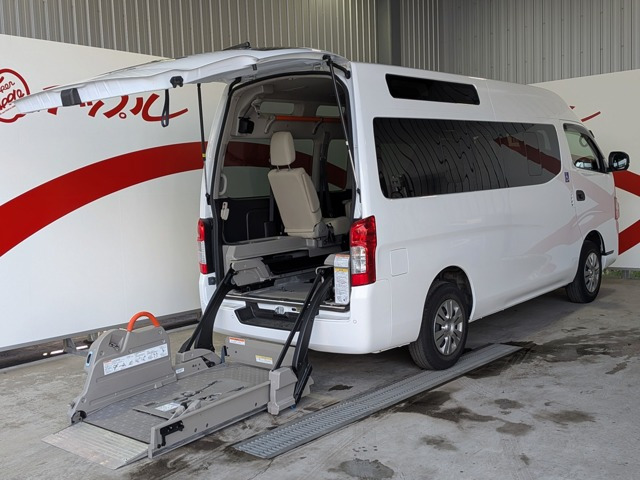 キャラバン  2.5 チェアキャブ 車いす2名仕様 4WD