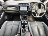 前席内装の全体像です。是非実車をご覧にお越し頂き実際にお座りください。