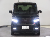 ハロゲンより明るく、より遠くまでさらなる安心感のあるLEDヘッドライトを採用。点灯忘れも防止できるオートライトコントロール機構付きです。