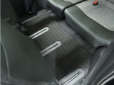 Honda認定中古車に新品の純正フロアマットを装着しました。気分よくドライブをお楽しみいただけます♪