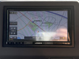【ナビゲーション】目的地までしっかり案内してくれる使いやすいナビ。Bluetooth接続すればお持ちのスマホやMP3プレイヤーの音楽を再生可能!毎日の運転がさらに楽しくなります!!