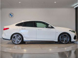 ご納車後も全国約200拠店のBMW正規ディーラーサービス工場にて保証対応いたします。お近くのBMW正規ディーラーをご案内の上、アフターメンテナンスをお受け頂けますので、安心してお乗りいただけます!!