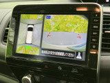 後方の映像に加え、車両周辺を上から見た表示も確認できます。駐車場での後退や車庫入れの際に周囲を把握する助けとなり、目視確認と合わせて安全な操作をサポートします。